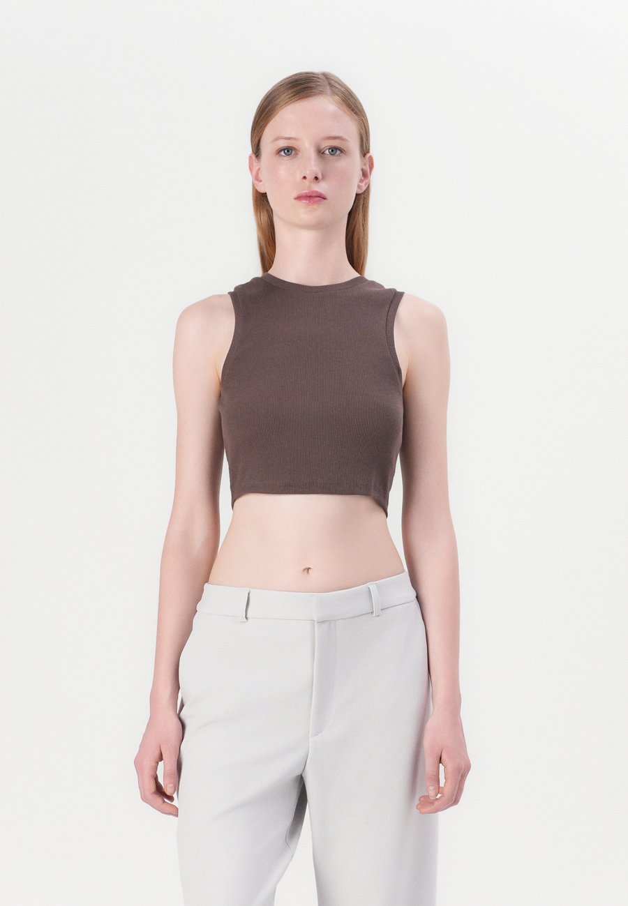 Топ ONLY ONLVILMA CROPPED TANK, Chocolate Martini/Brown
Топ ONLY ONLVILMA CROPPED TANK, Chocolate Martini/Brown