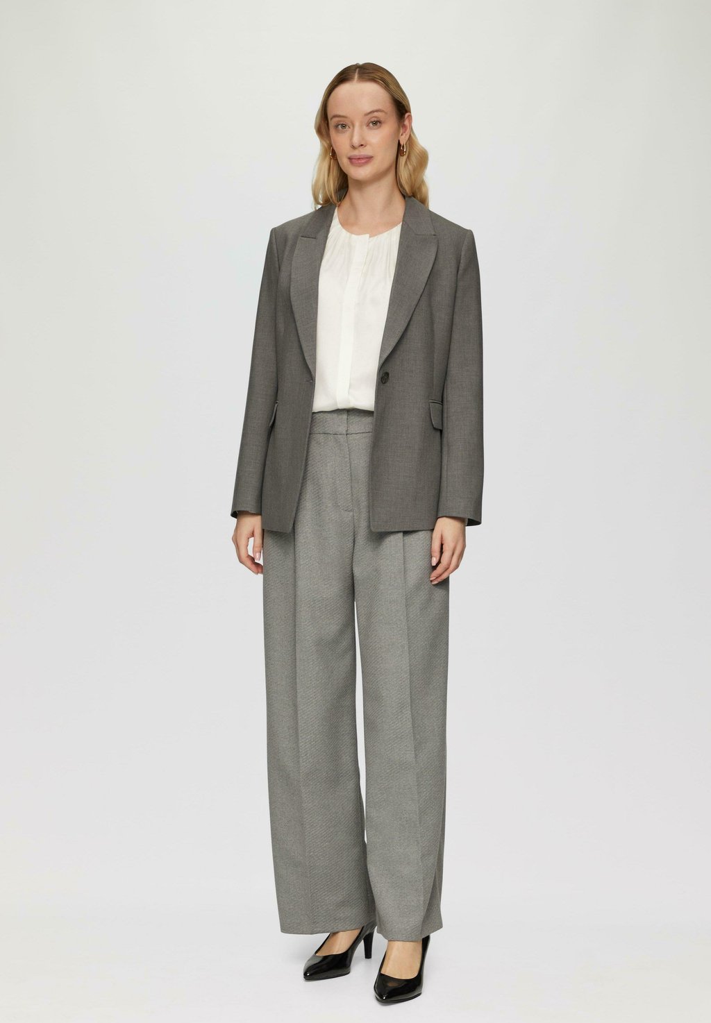 Блуза ELEGANTE MIT GERAFFTEM AUSSCHNITT s.Oliver BLACK LABEL, белый
Блуза ELEGANTE MIT GERAFFTEM AUSSCHNITT s.Oliver BLACK LABEL, белый