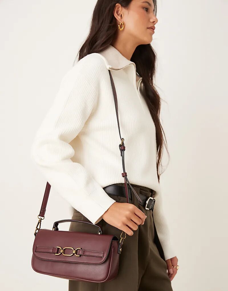 Сумка Accessorize через плечо с золотой пряжкой в бордовом цвете
Сумка Accessorize через плечо с золотой пряжкой в бордовом цвете