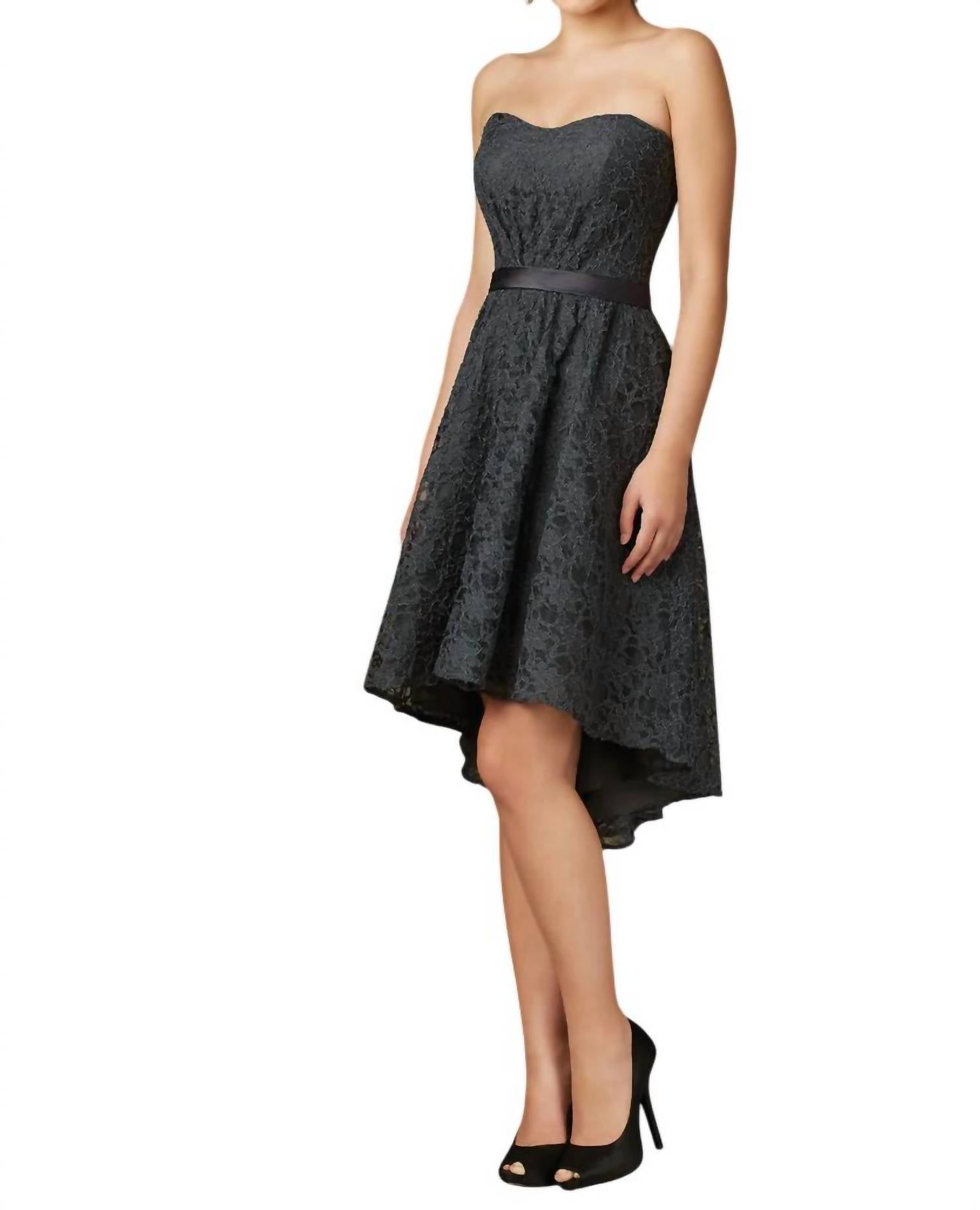 Коктейльное платье с кружевом и асимметричным подолом в цвете антрацит MORILEE, Charcoal
Коктейльное платье с кружевом и асимметричным подолом в цвете антрацит MORILEE, Charcoal