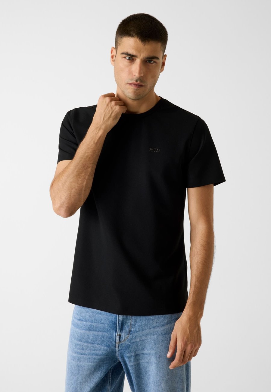 Футболка Guess TECH STRETCH, Schwarz/Black, Черный, Футболка Guess TECH STRETCH, Schwarz/Black
Футболка Guess TECH STRETCH, Schwarz/Black, Черный, Футболка Guess TECH STRETCH, Schwarz/Black