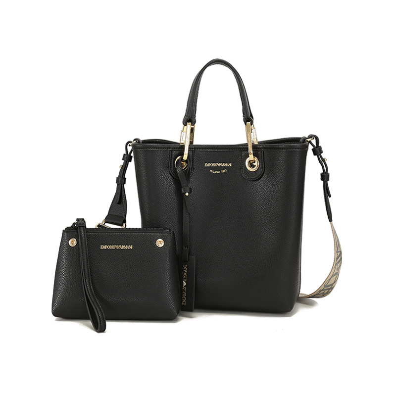 EMPORIO ARMANI Сумка кросс-боди из термопластичного полиуретана
EMPORIO ARMANI Сумка кросс-боди из термопластичного полиуретана