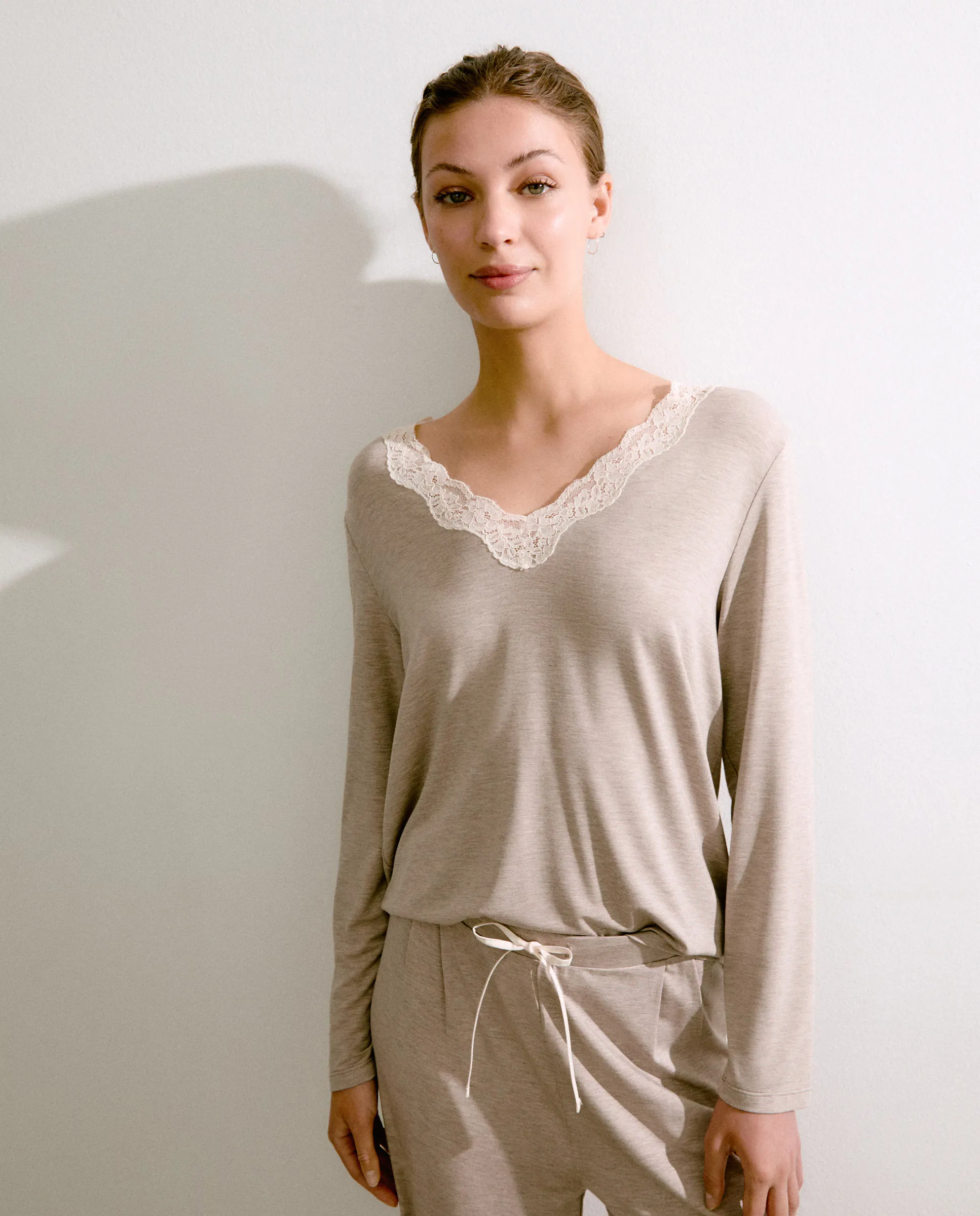 Женская пижамная футболка с длинным рукавом Énfasis, цвет Visón claro 
Женская пижамная футболка с длинным рукавом Énfasis, цвет Visón claro