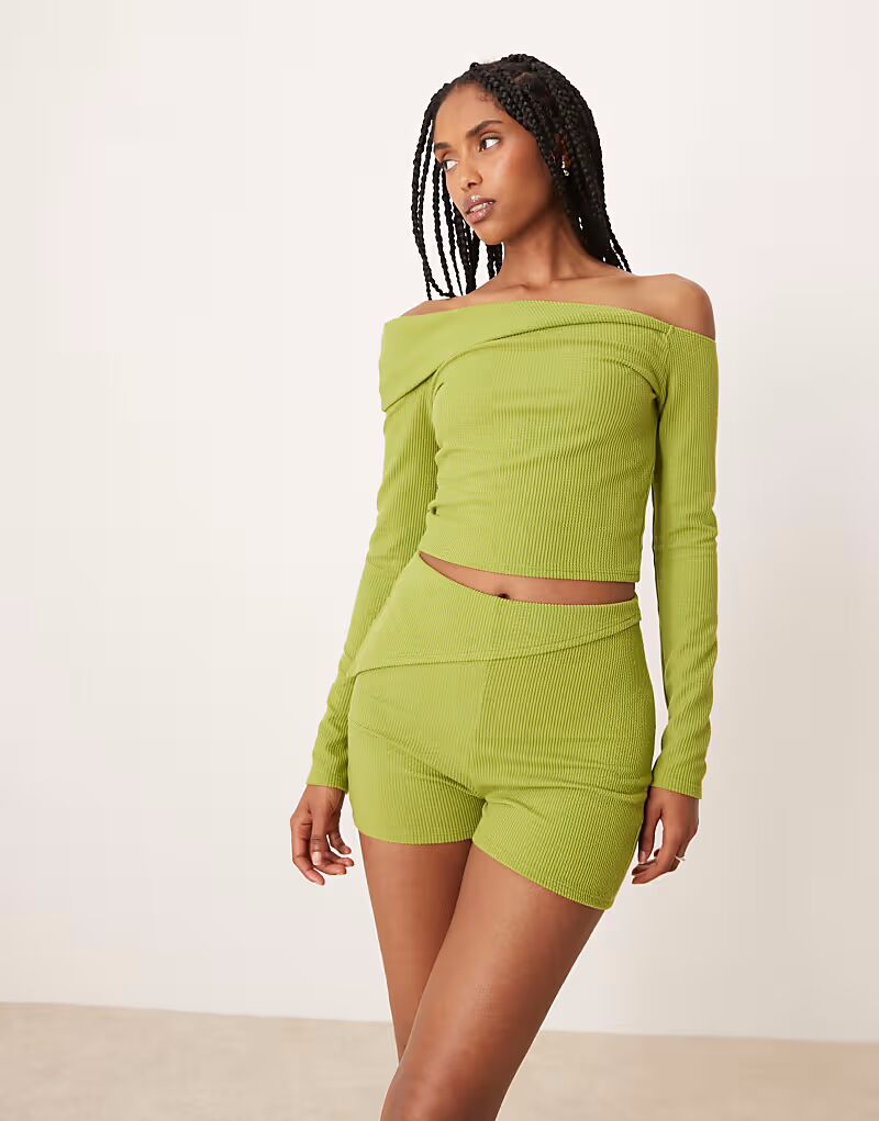 Асимметричные шорты с отворотом в рубчик зеленого цвета Asos Design
Асимметричные шорты с отворотом в рубчик зеленого цвета Asos Design