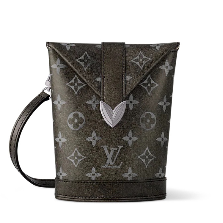 LOUIS VUITTON Кожаная наплечная сумка через плечо мужская тёмно-коричневая
LOUIS VUITTON Кожаная наплечная сумка через плечо мужская тёмно-коричневая
