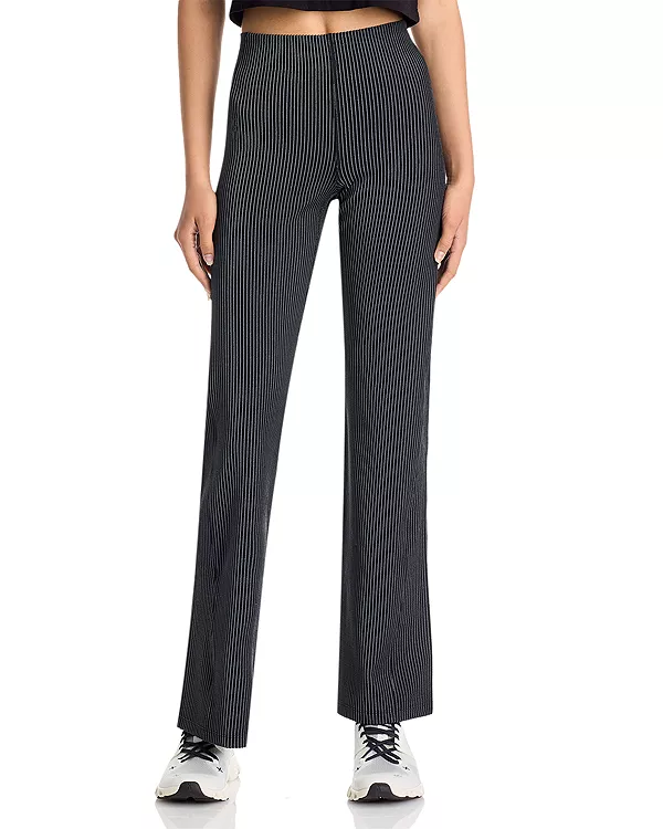 Брюки в рубчик на весь день On, черный
Брюки в рубчик на весь день On, черный