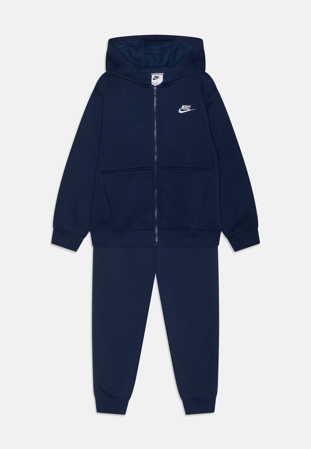 Спортивный костюм CLUB TRACKSUIT UNISEX SET Nike Sportswear, цвет midnight navy/white
Спортивный костюм CLUB TRACKSUIT UNISEX SET Nike Sportswear, цвет midnight navy/white