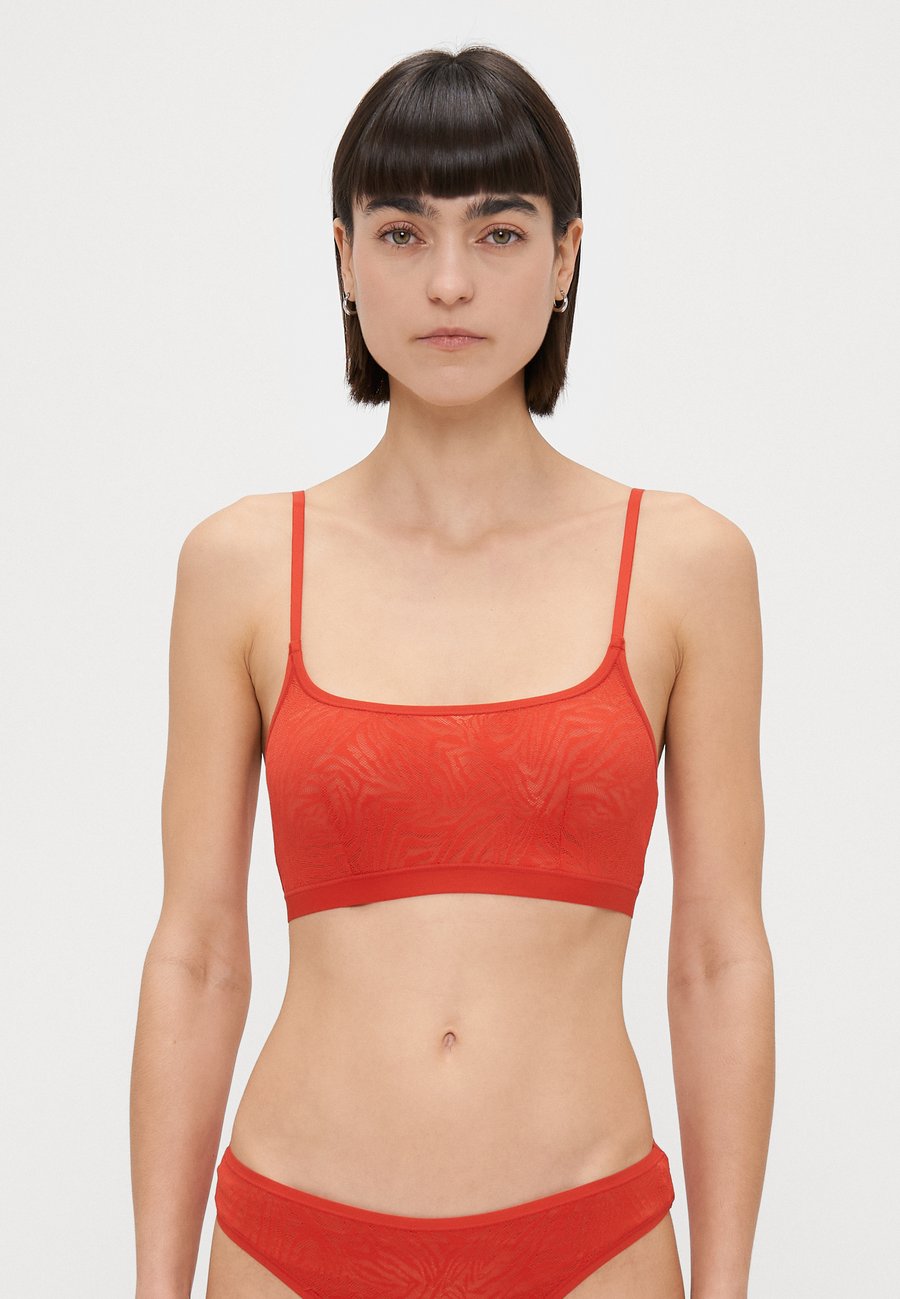 Бюстгальтер YITTY HOT SCOOP BRALETTE, Leave Him On Red/Red
Бюстгальтер YITTY HOT SCOOP BRALETTE, Leave Him On Red/Red