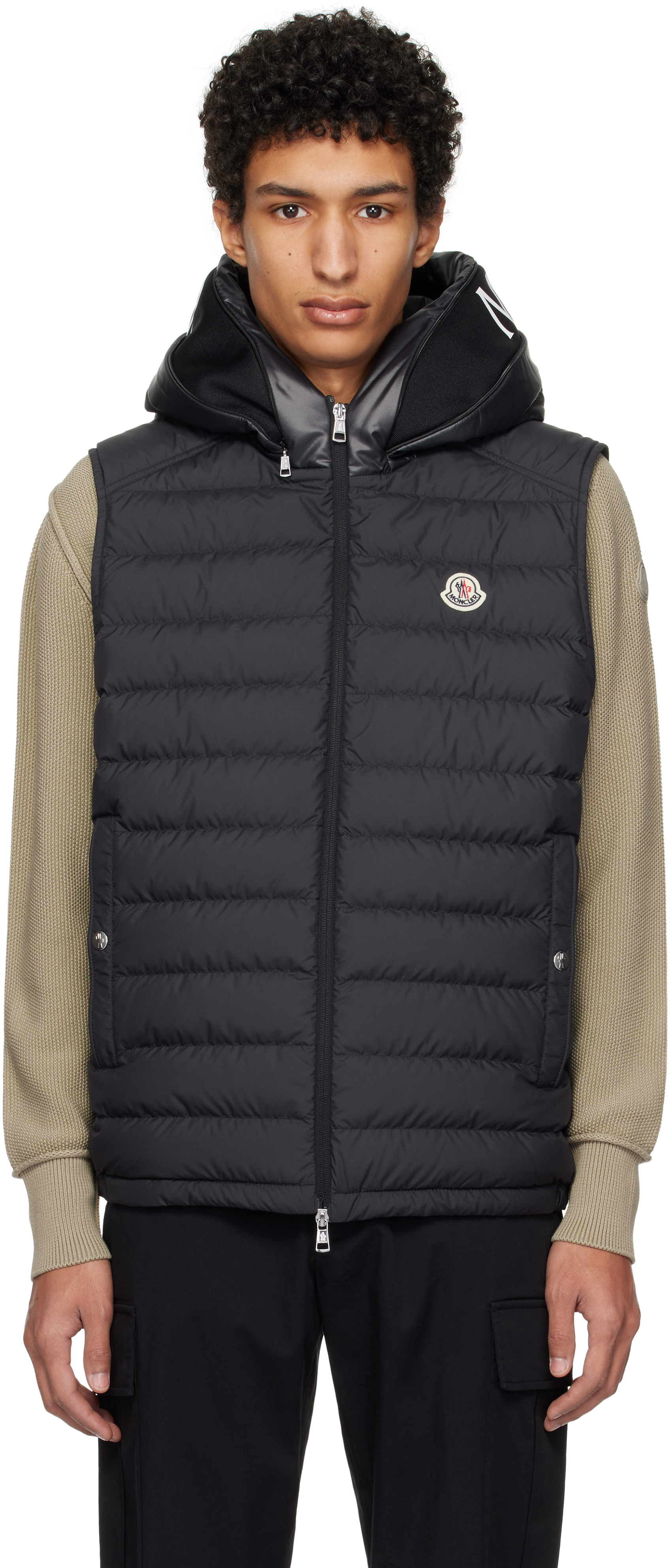 Жилет Bourget с капюшоном Moncler
Жилет Bourget с капюшоном Moncler