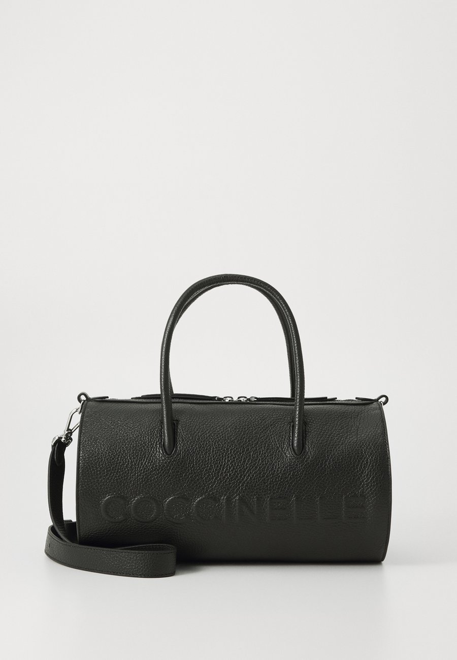 Сумка Coccinelle MYRTHA MAXI LOG, Noir/Black
Сумка Coccinelle MYRTHA MAXI LOG, Noir/Black