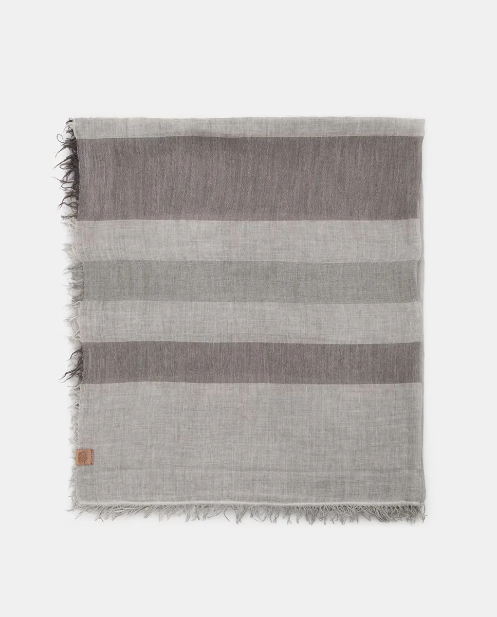 Мужской тонкий однотонный шарф с боковыми полосками Lottusse, светло-серый
Мужской тонкий однотонный шарф с боковыми полосками Lottusse, светло-серый