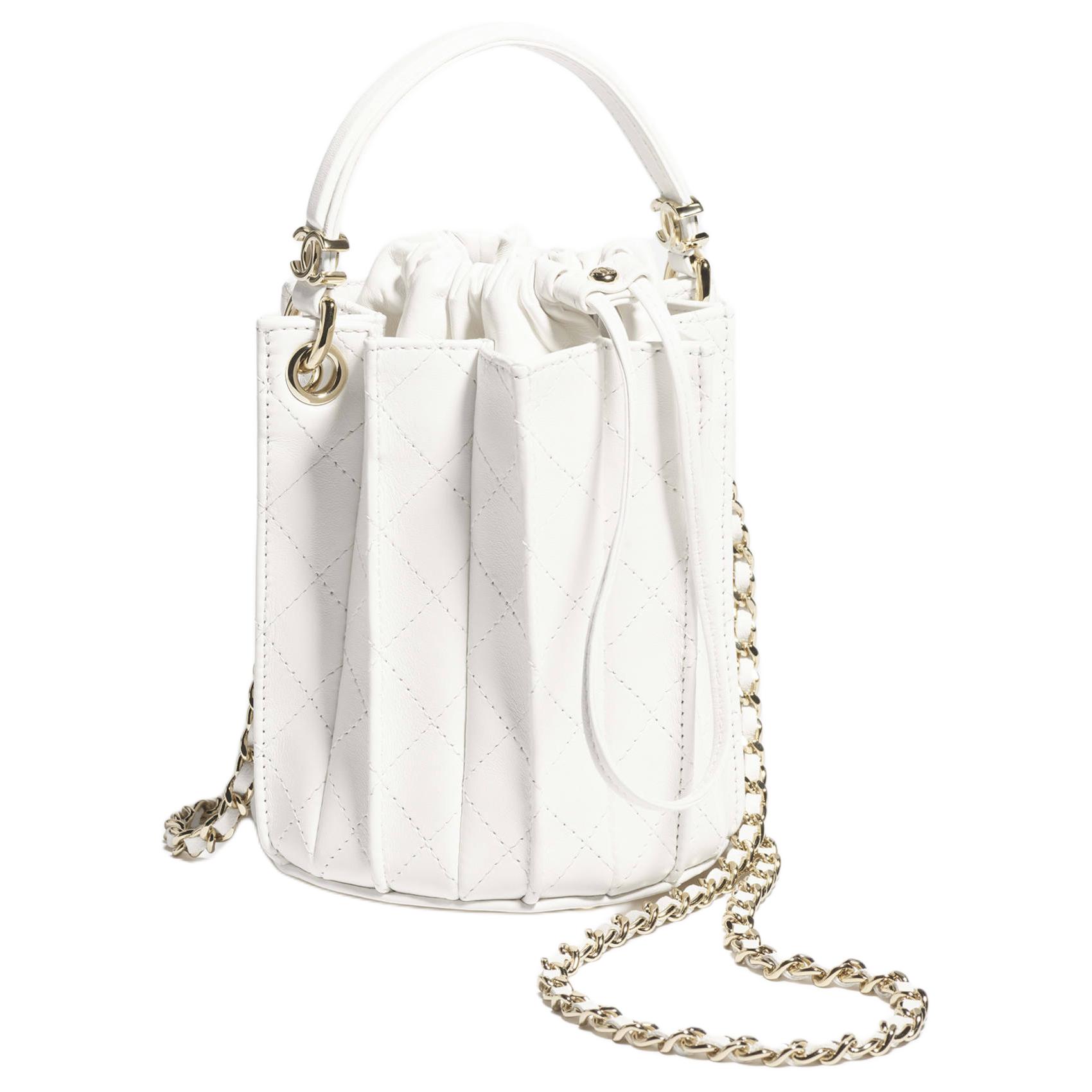 CHANEL Овчинная сумка-ведро миниатюрная женская белая через плечо 
CHANEL Овчинная сумка-ведро миниатюрная женская белая через плечо