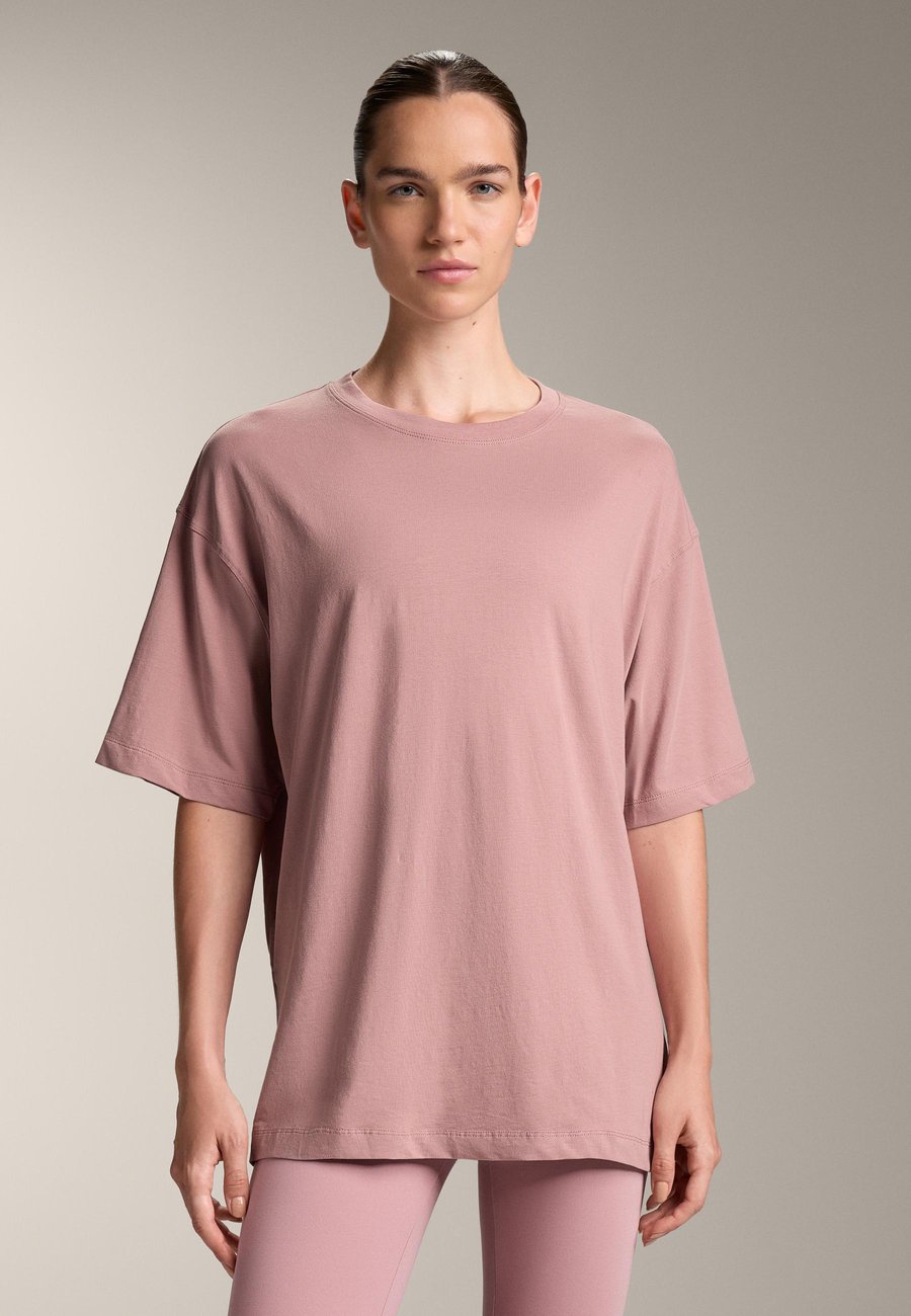 Спортивная футболка OYSHO SHORT SLEEVE , Salmon/Pink
Спортивная футболка OYSHO SHORT SLEEVE , Salmon/Pink