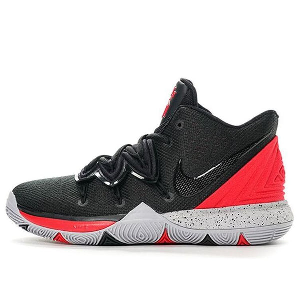 Кроссовки kyrie 5 'university red' Nike, красный
Кроссовки kyrie 5 'university red' Nike, красный