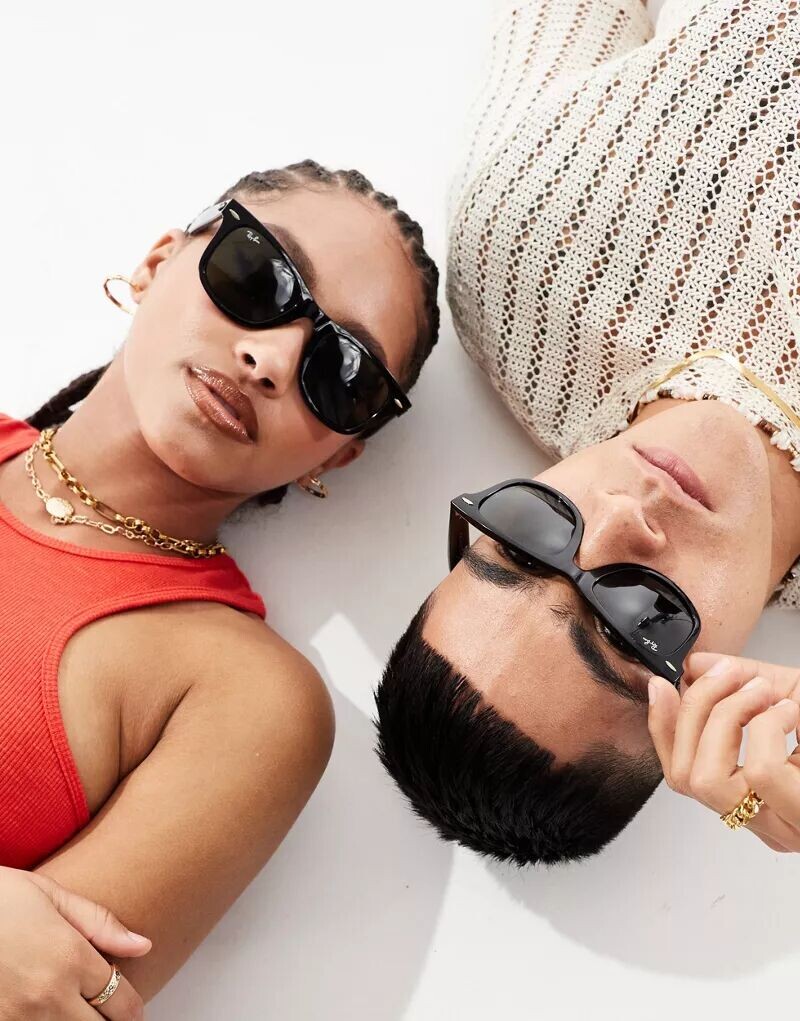 Классические солнцезащитные очки Ray-Ban Wayfarer черного цвета 0RB 2140
Классические солнцезащитные очки Ray-Ban Wayfarer черного цвета 0RB 2140