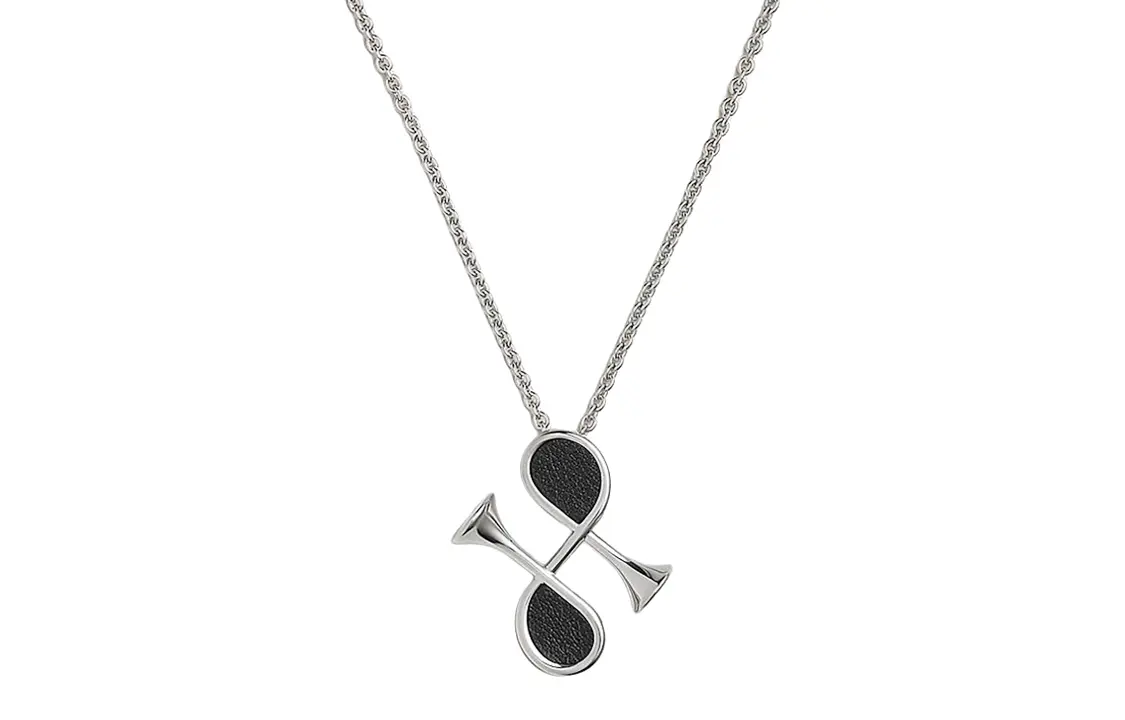 HERMES Колье Cor H Calfskin, Metal, Palladium Plated, женское, черное
HERMES Колье Cor H Calfskin, Metal, Palladium Plated, женское, черное