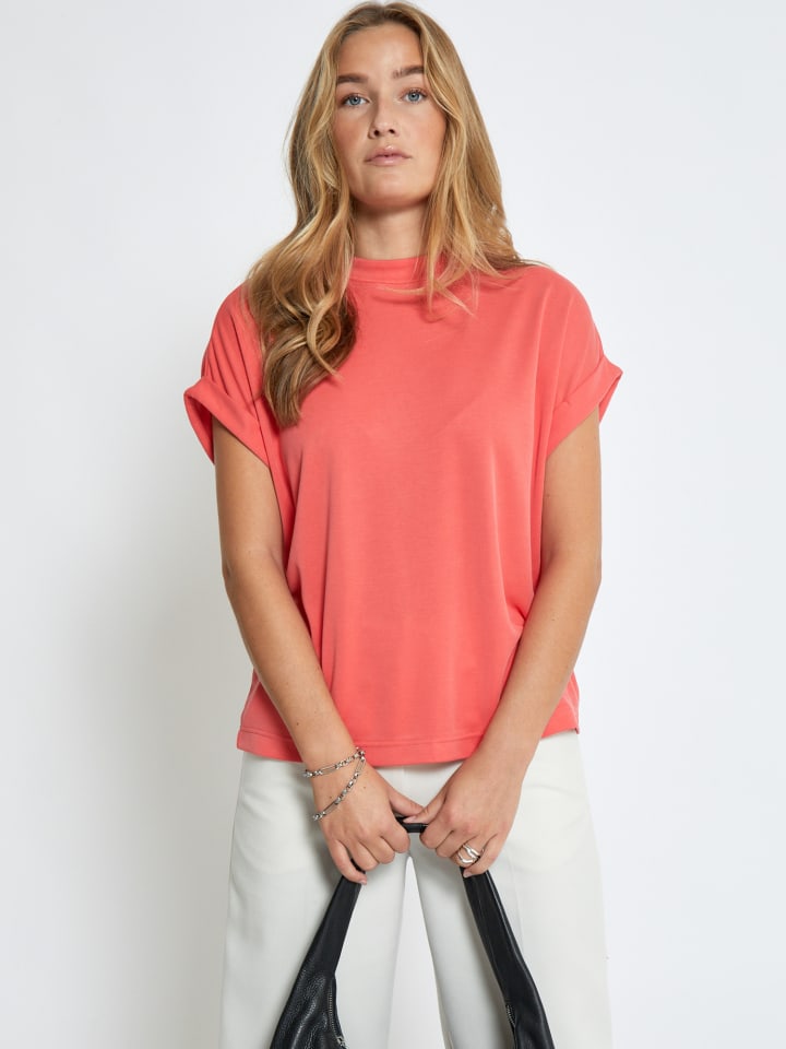 Футболка в Дюбарри minus
Футболка в Дюбарри minus