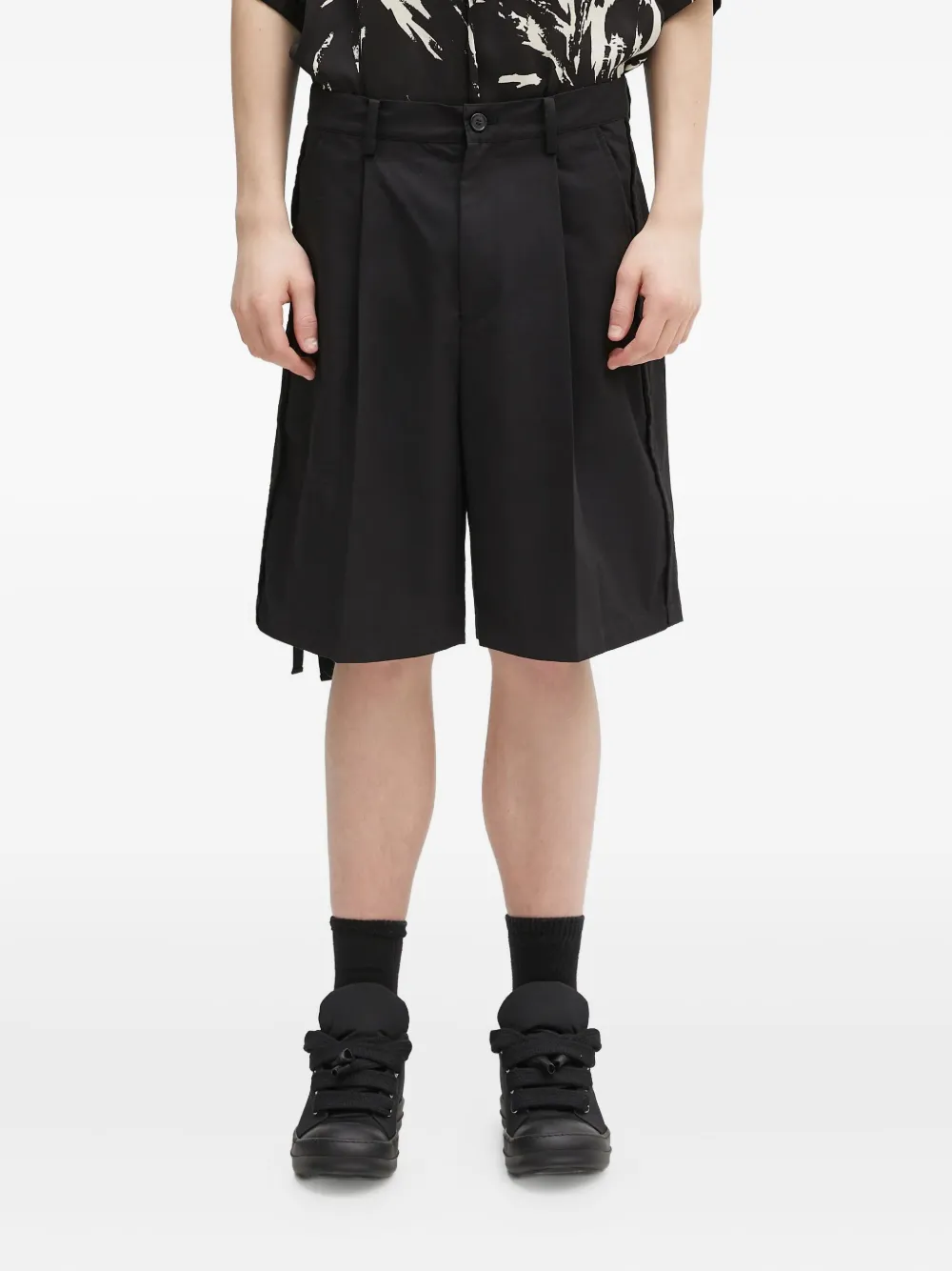 Шорты со складками Undercover, черный
Шорты со складками Undercover, черный