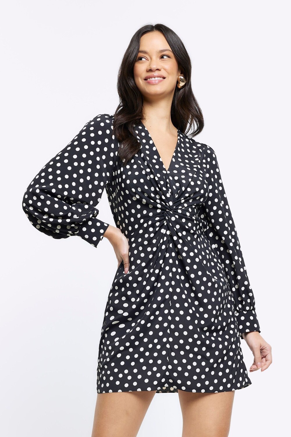 Платье мини с узлом River Island, черный
Платье мини с узлом River Island, черный