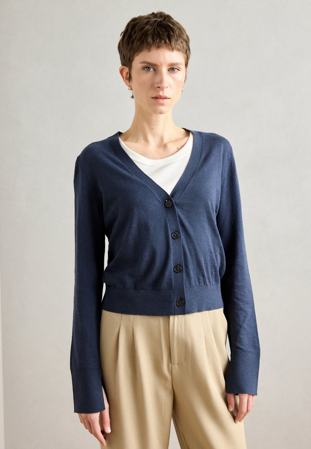 Кардиган LONGSLEEVE V NECK Marc O'Polo, темно-синий 
Кардиган LONGSLEEVE V NECK Marc O'Polo, темно-синий