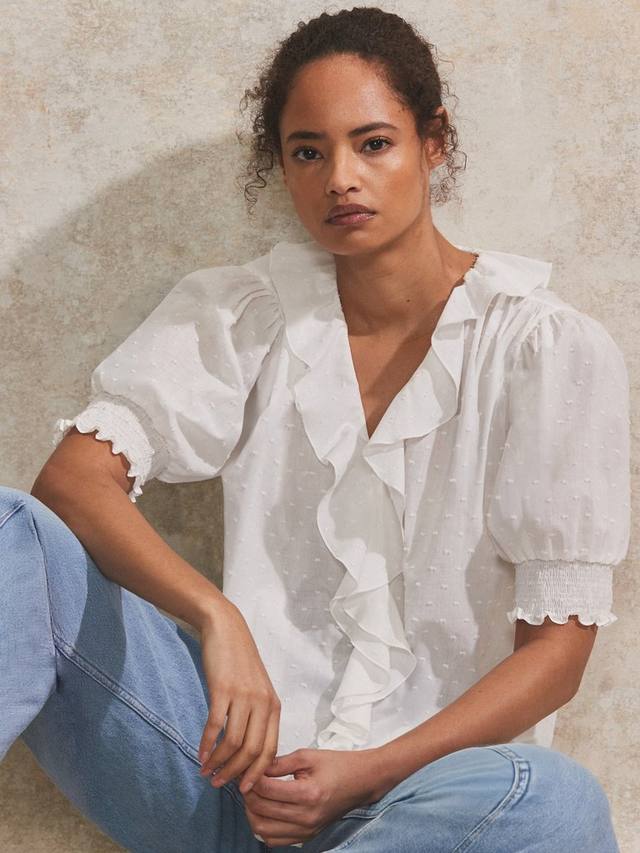 Топ с оборкой добби спереди Ro&Zo, белый
Топ с оборкой добби спереди Ro&Zo, белый