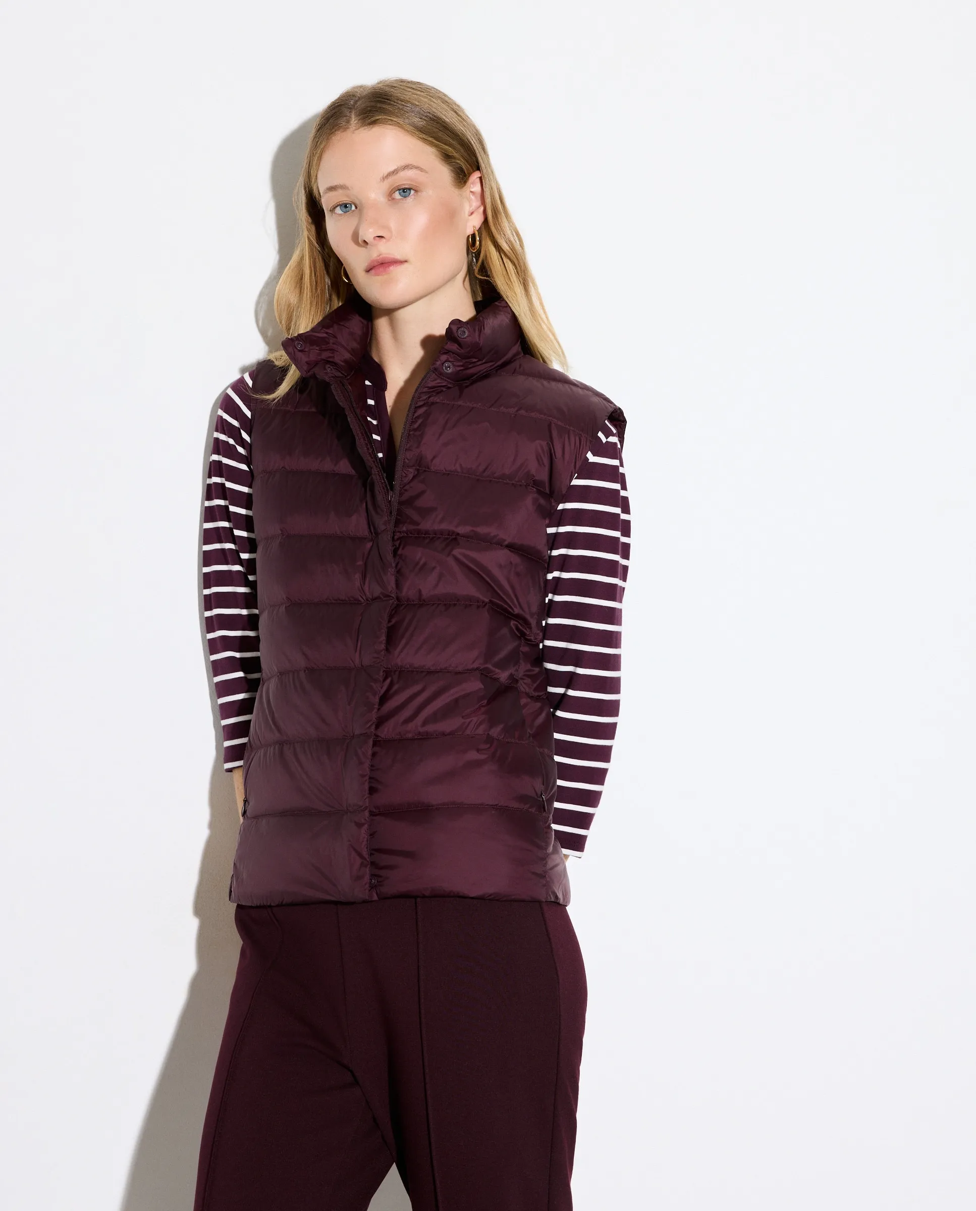 Женский гладкий нейлоновый жилет Woman El Corte Inglés, бордовый 
Женский гладкий нейлоновый жилет Woman El Corte Inglés, бордовый