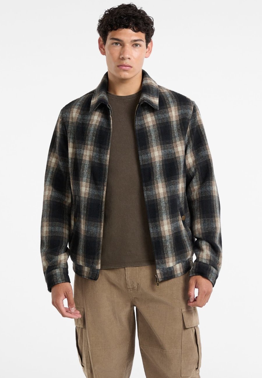 Куртка Guess Jeans Summer jacket, Mehrfarbig Grundton Blau/Blue
Куртка Guess Jeans Summer jacket, Mehrfarbig Grundton Blau/Blue