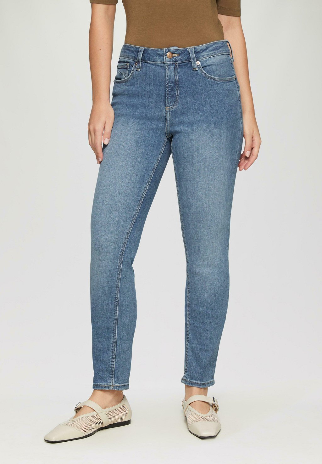 Джинсы облегающего кроя QS, светло-голубой деним
Джинсы облегающего кроя QS, светло-голубой деним