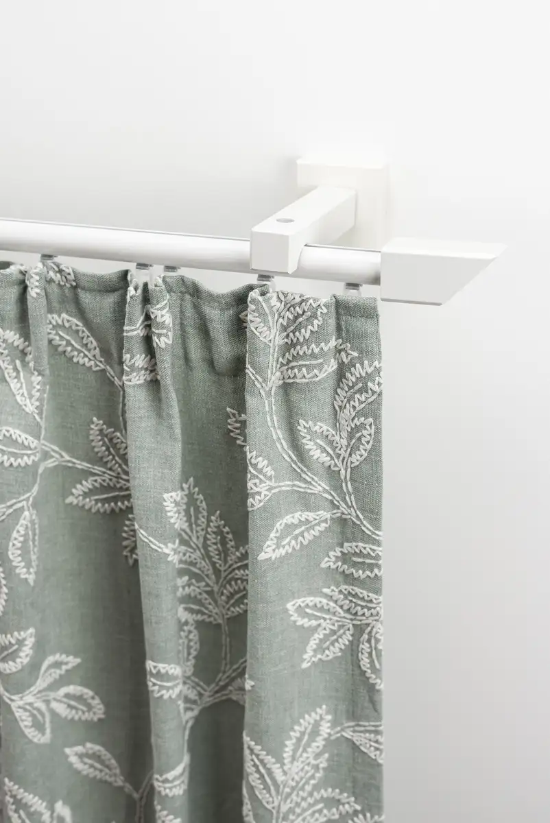 Карниз для штор GARESA "Cubus, внутренний направляющий Quadros", 1 направляющая, желаемая длина, комплект внутренних направляющих, выдвижной, дерево-алюминий 300 см, белый
Карниз для штор GARESA "Cubus, внутренний направляющий Quadros", 1 направляющая, желаемая длина, комплект внутренних направляющих, выдвижной, дерево-алюминий 300 см, белый