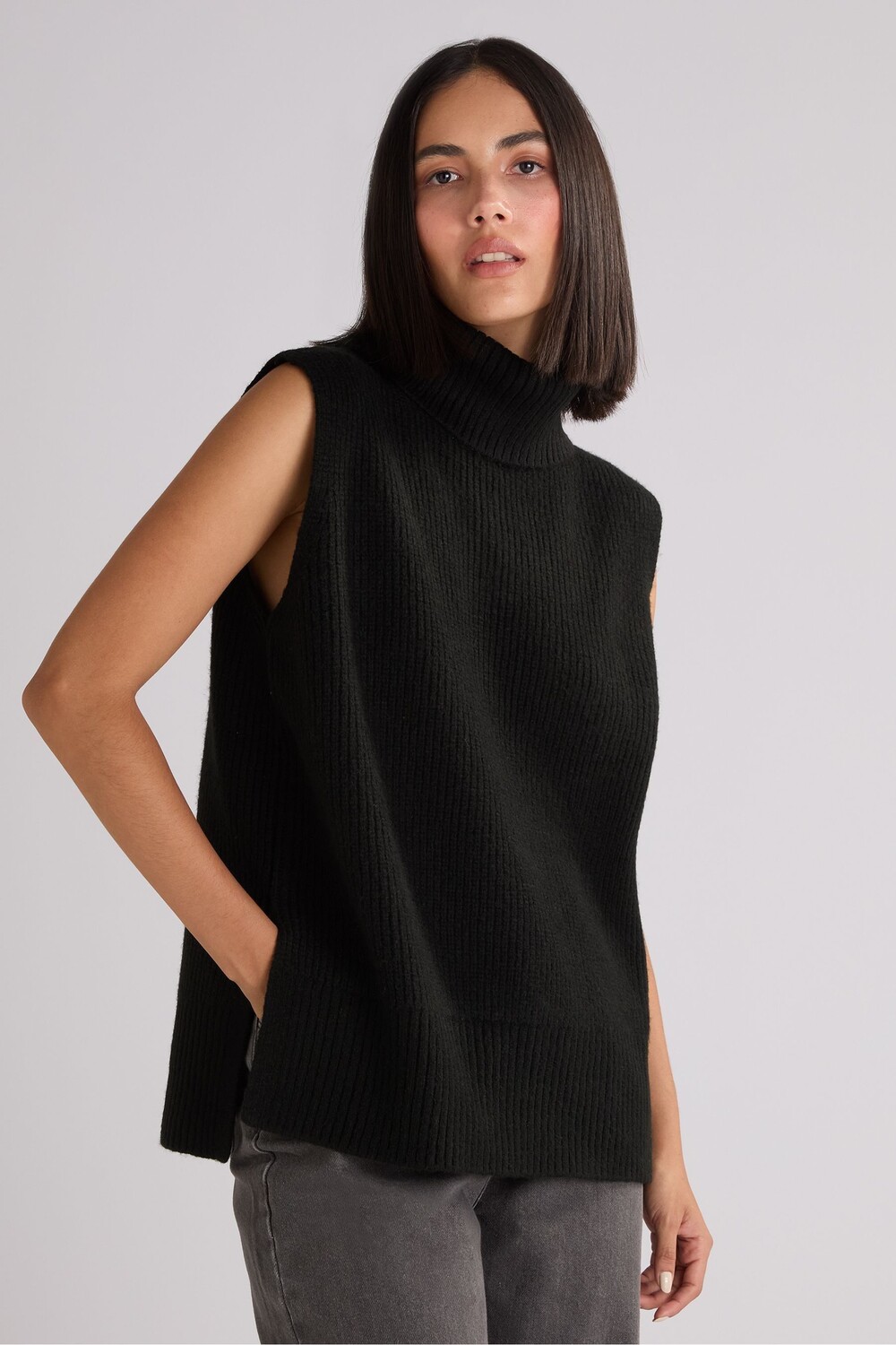 Джемпер без рукавов с высоким воротом Ro&Zo, черный
Джемпер без рукавов с высоким воротом Ro&Zo, черный