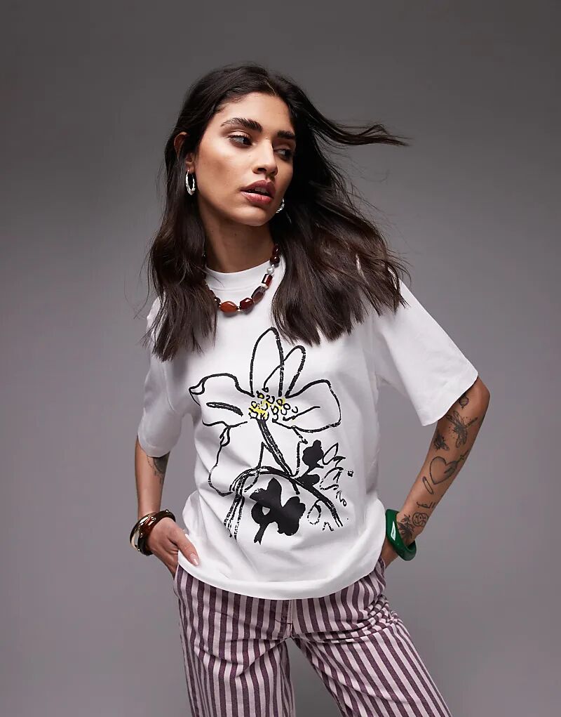 Базовая футболка Topshop с цветочным принтом премиум-класса белого цвета
Базовая футболка Topshop с цветочным принтом премиум-класса белого цвета