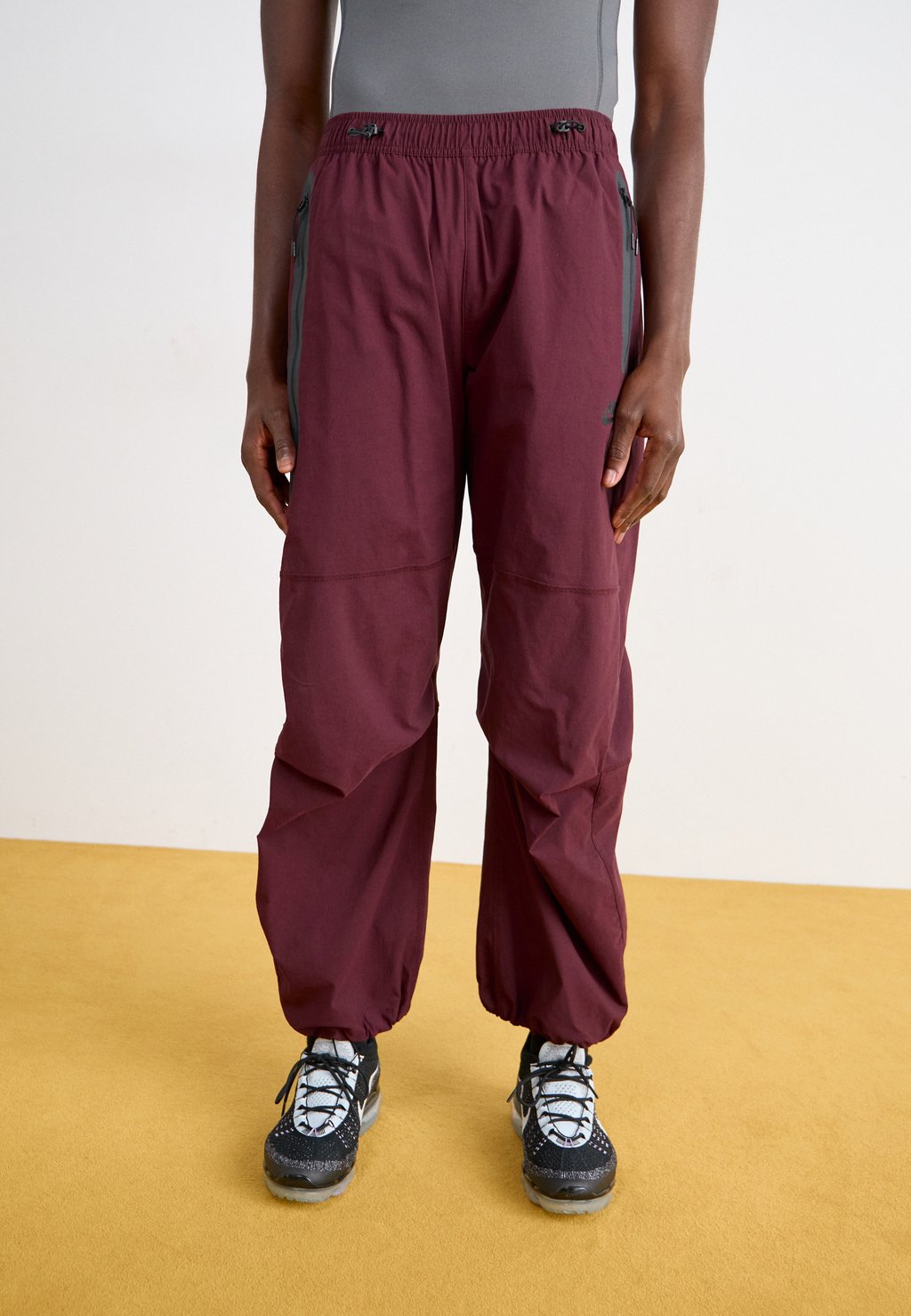 Спортивные брюки Nike Sportswear, винно-красный
Спортивные брюки Nike Sportswear, винно-красный