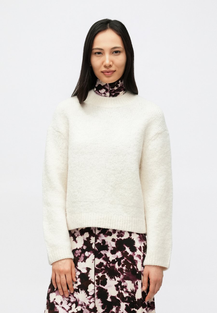 Джемпер CLOSED CREW NECK LONG SLEEVE, Ivory/Off-White
Джемпер CLOSED CREW NECK LONG SLEEVE, Ivory/Off-White