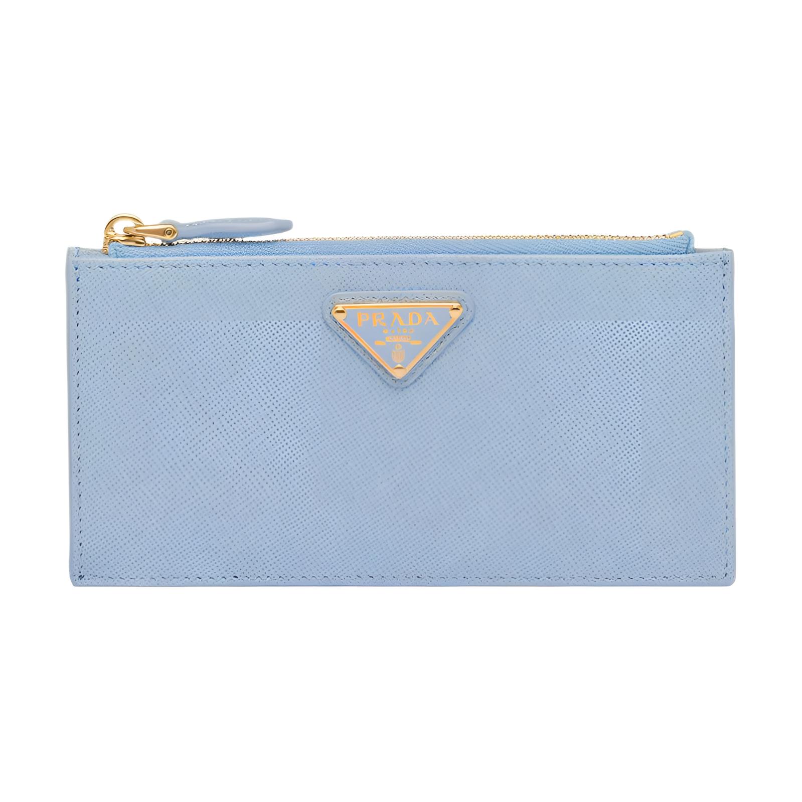 Женский кардхолдер из шагреневой кожи светло-голубой PRADA
Женский кардхолдер из шагреневой кожи светло-голубой PRADA
