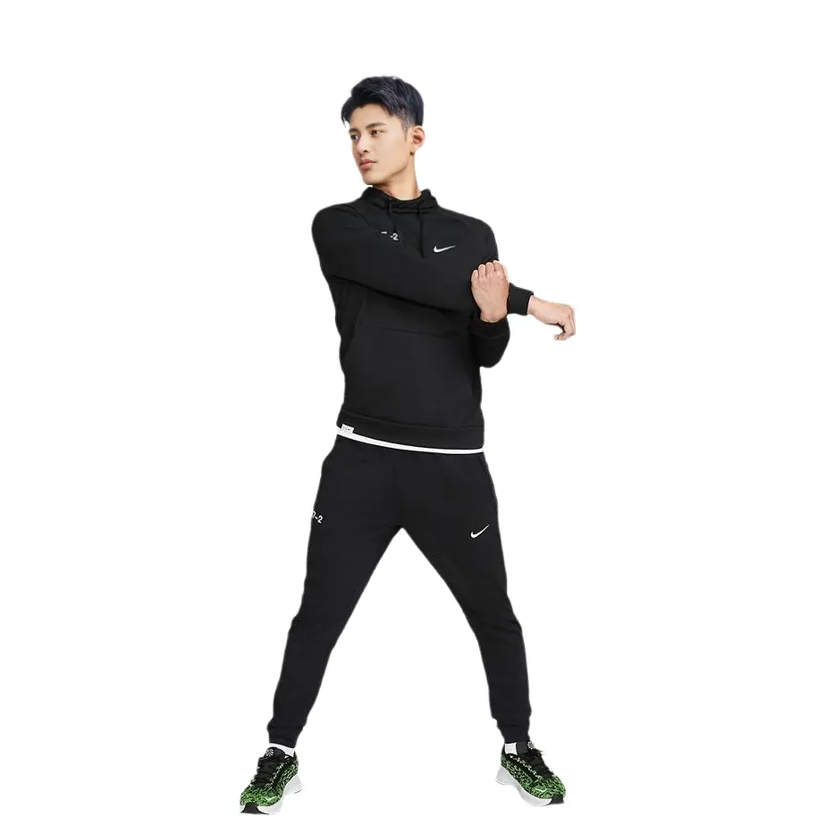 Толстовка мужская черная Nike, черный
Толстовка мужская черная Nike, черный