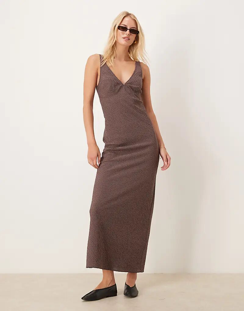 Платье-комбинация миди ASOS DESIGN в шоколадно-черную клетку
Платье-комбинация миди ASOS DESIGN в шоколадно-черную клетку