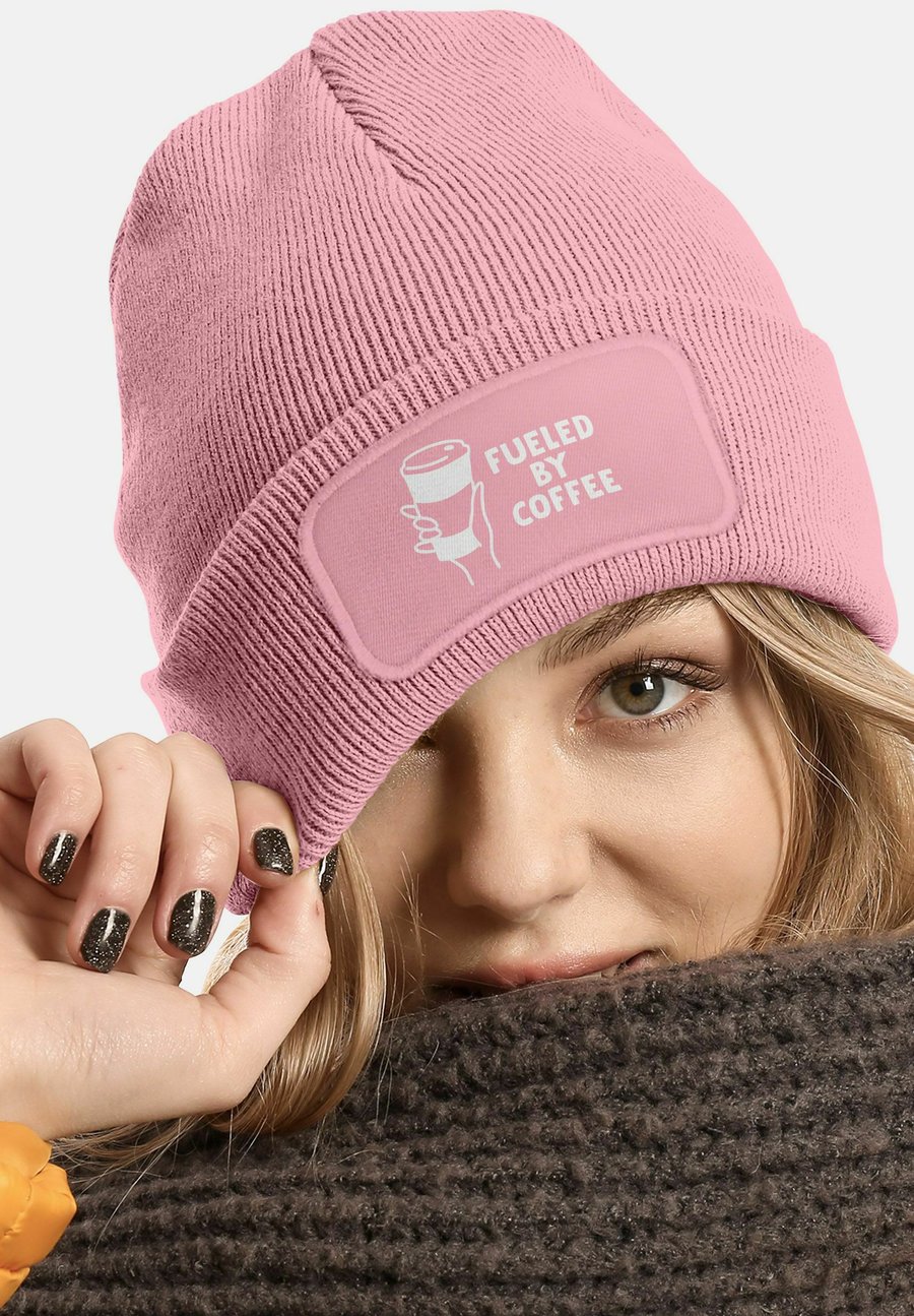 Шапка MoonWorks MIT PATCH SPRUCH FUELED BY COFFEE, Rosa/Light Pink
Шапка MoonWorks MIT PATCH SPRUCH FUELED BY COFFEE, Rosa/Light Pink