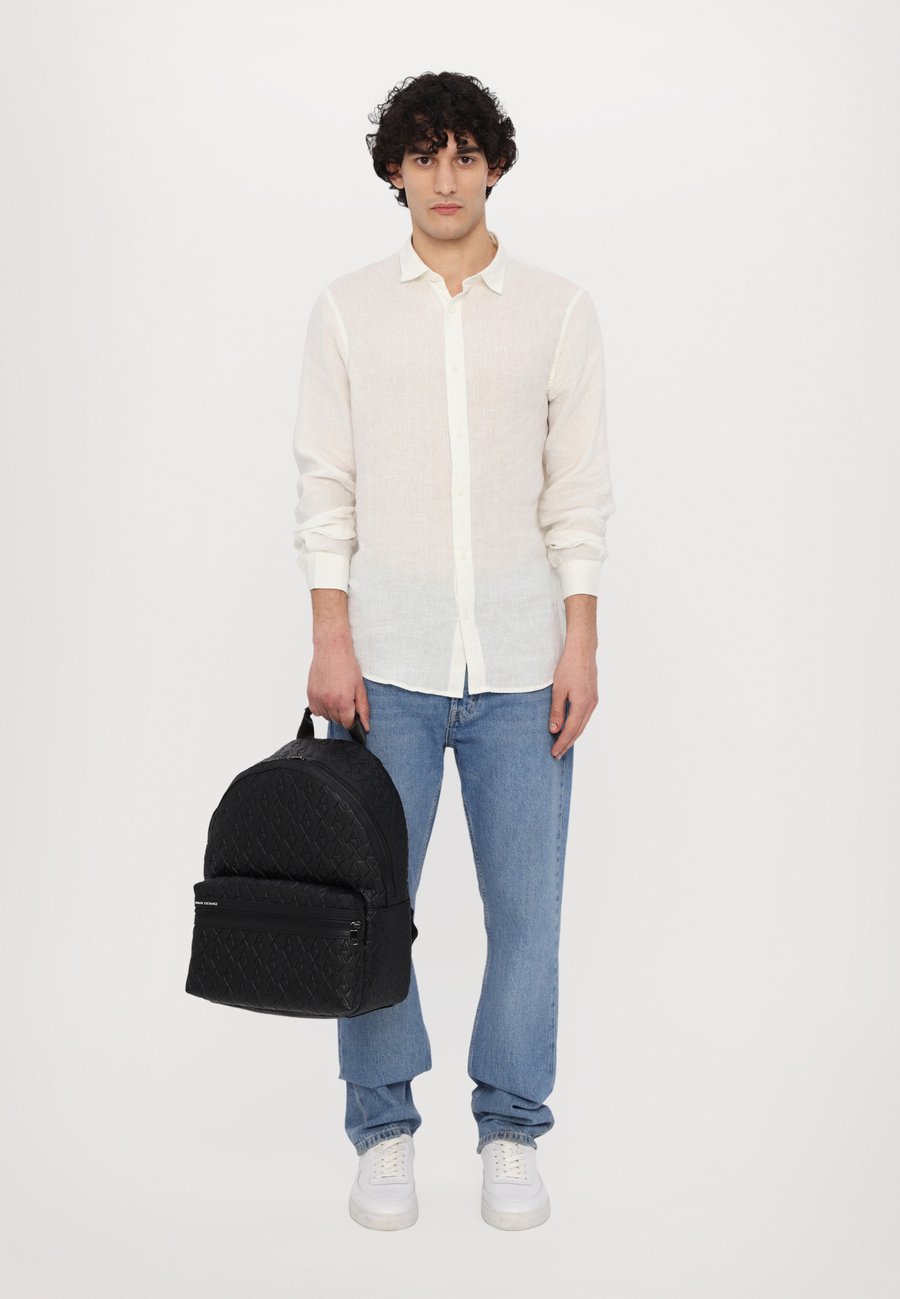 Рюкзак Armani Exchange BACKPACK UNISEX, Black
Рюкзак Armani Exchange BACKPACK UNISEX, Black