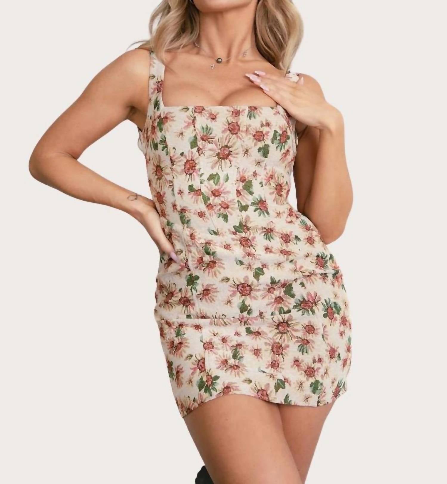 Платье Кэлли бежевого цвета TIC TOC 
Платье Кэлли бежевого цвета TIC TOC