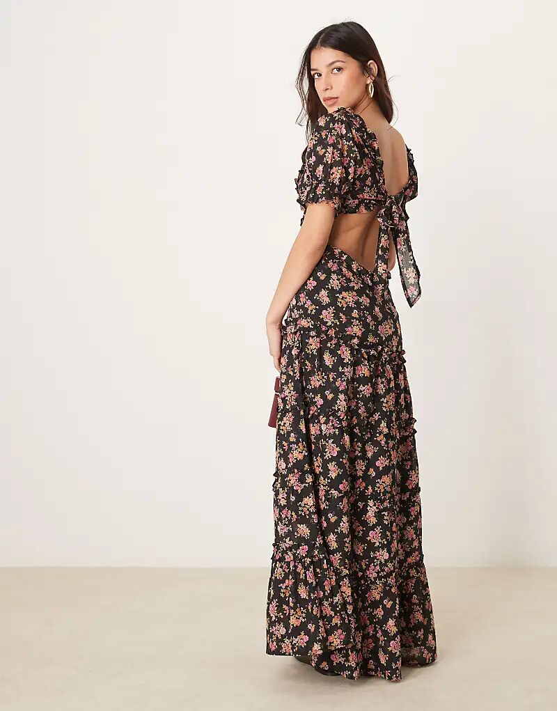 Платье миди ASOS DESIGN с вырезом в форме сердца и цветочным принтом на темной основе
Платье миди ASOS DESIGN с вырезом в форме сердца и цветочным принтом на темной основе