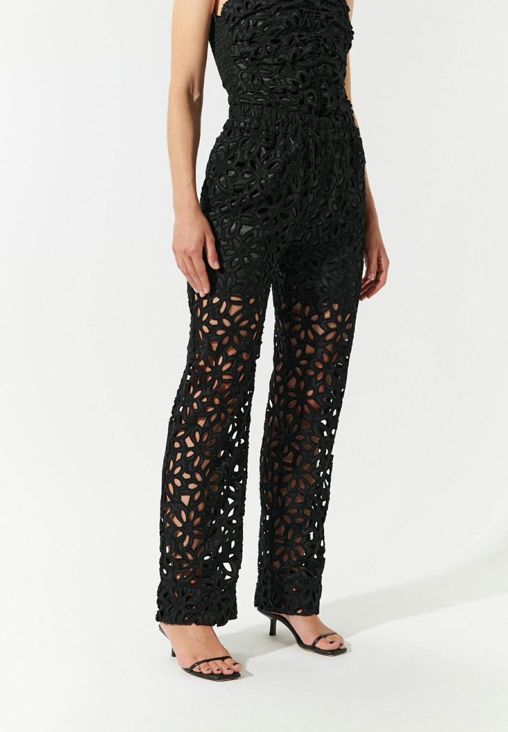 Брюки MIKODEA Dea Kudibal, черный
Брюки MIKODEA Dea Kudibal, черный