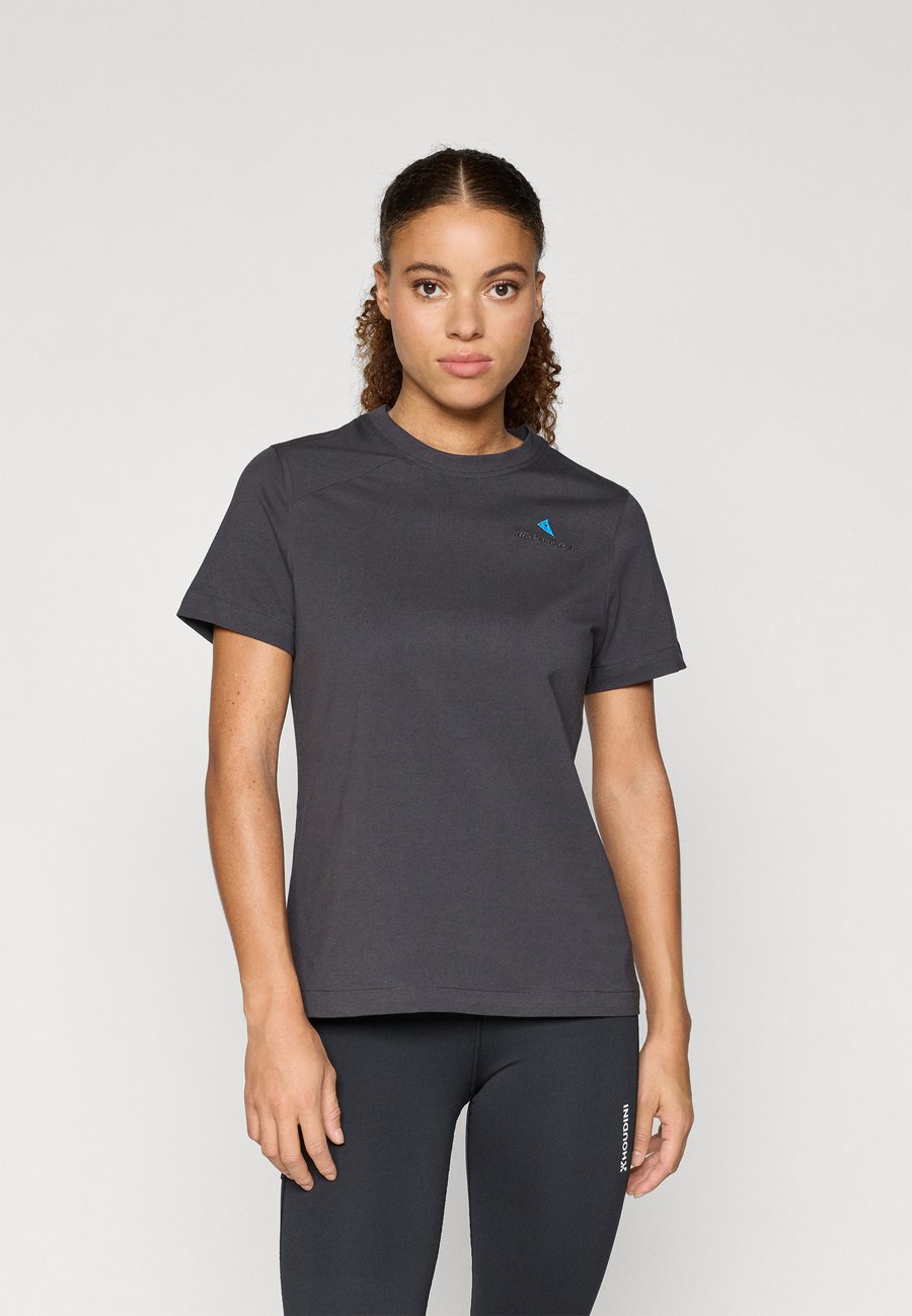 Футболка Klättermusen ROOT LOGO TEE, Raven/Black, Черный, Футболка Klättermusen ROOT LOGO TEE, Raven/Black
Футболка Klättermusen ROOT LOGO TEE, Raven/Black, Черный, Футболка Klättermusen ROOT LOGO TEE, Raven/Black