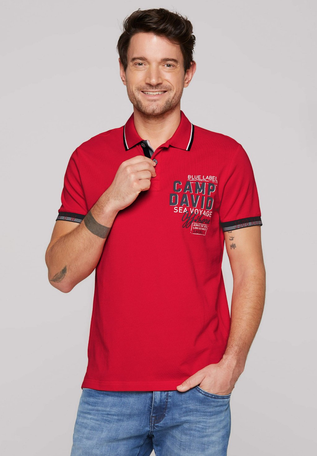 Рубашка поло MIT ARTWORK UND TWO-TONE-DETAILS Camp David, красный
Рубашка поло MIT ARTWORK UND TWO-TONE-DETAILS Camp David, красный