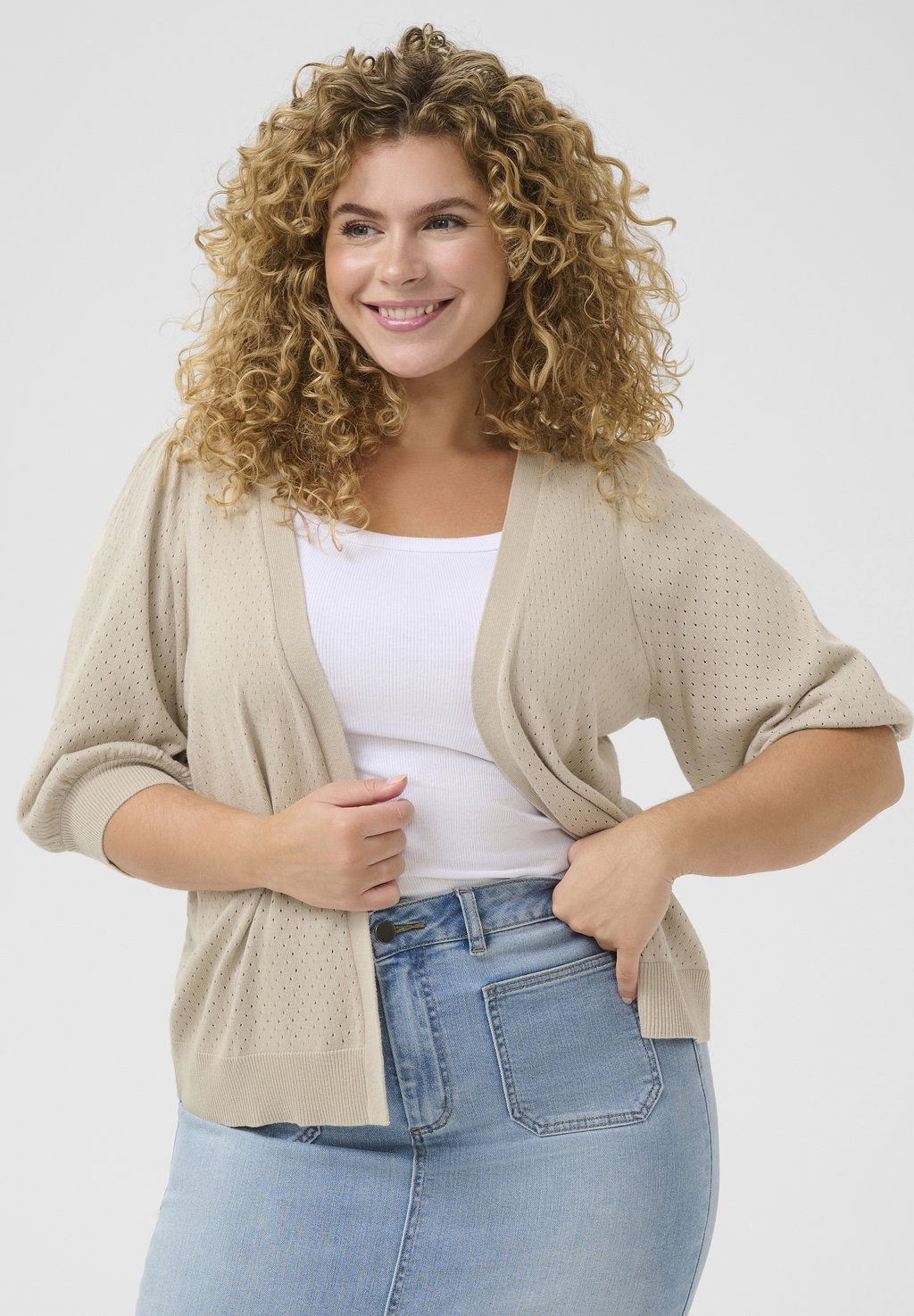 Кардиган Kaffe Curve, песочный
Кардиган Kaffe Curve, песочный