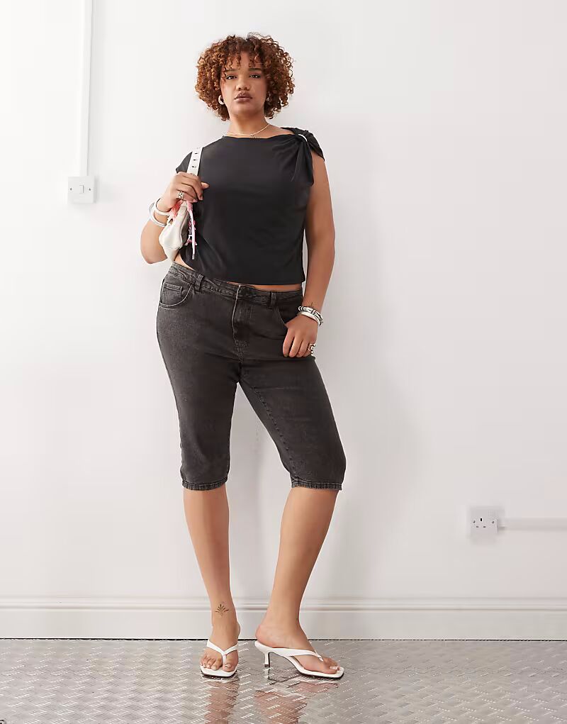 Капри из денима Noisy May Curve в выстиранном черном цвете
Капри из денима Noisy May Curve в выстиранном черном цвете