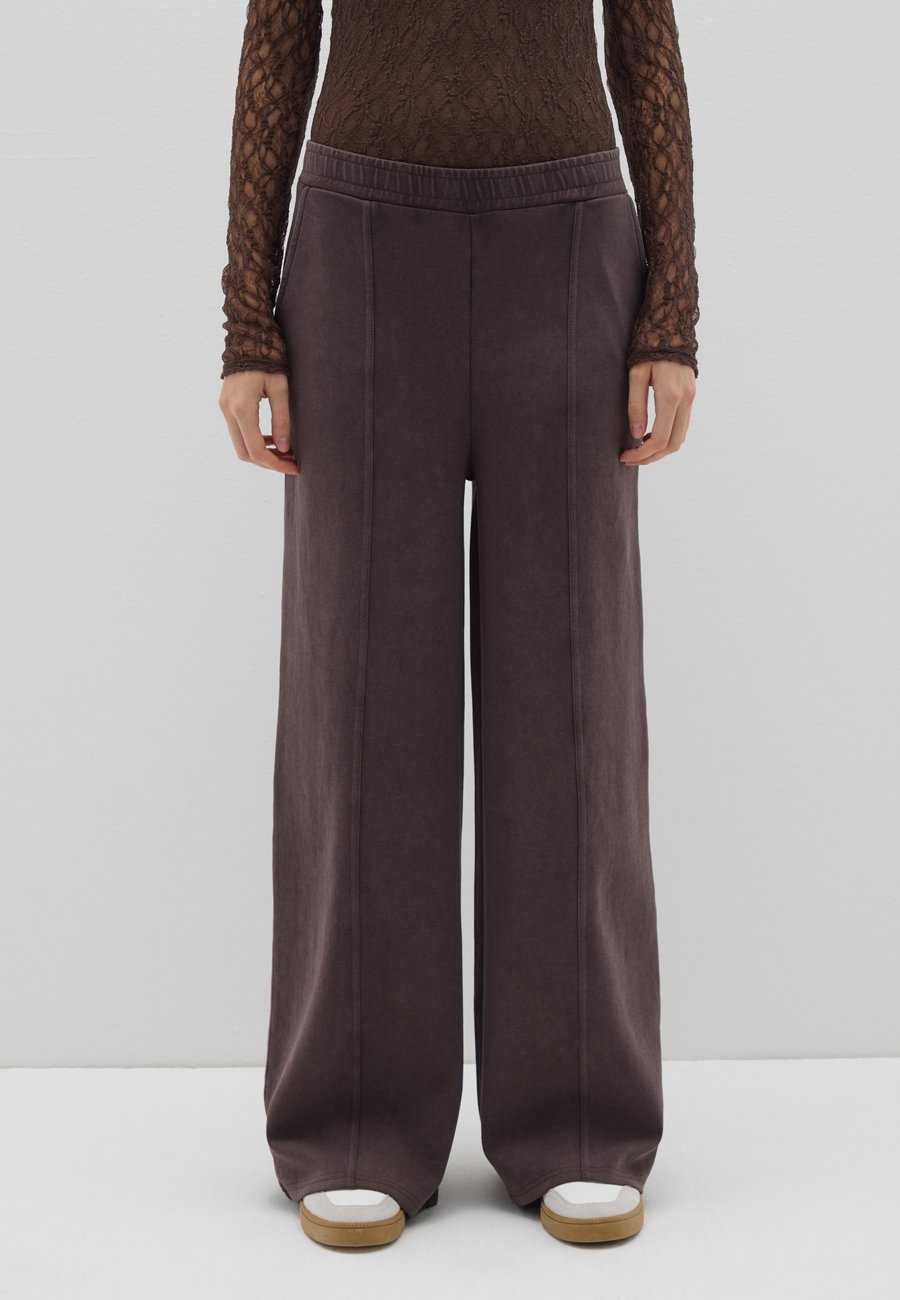 Брюки B.ANGEL Trousers, Dark Brown
Брюки B.ANGEL Trousers, Dark Brown