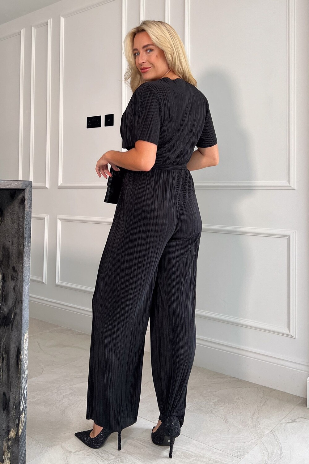 Комбинезон Girl In Mind, черный
Комбинезон Girl In Mind, черный