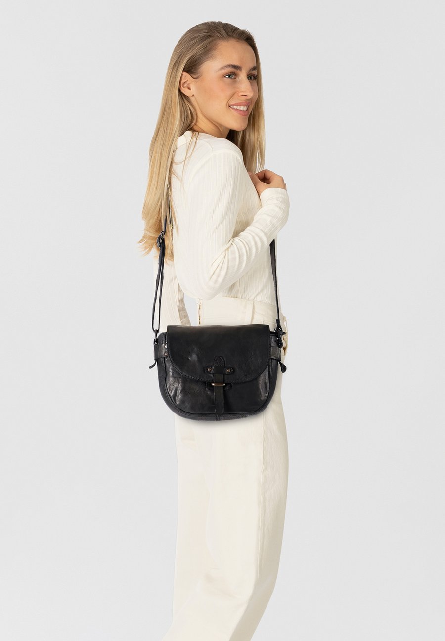 Сумка кросс-боди Harbour 2nd THERESIA UMHÄNGE, Dark Ash/Black
Сумка кросс-боди Harbour 2nd THERESIA UMHÄNGE, Dark Ash/Black