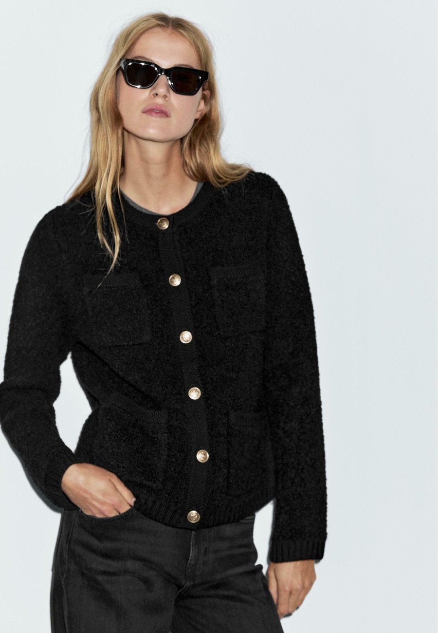 Кардиган Massimo Dutti PATCH POCKETS WITH GOLD BUTTONS, Black
Кардиган Massimo Dutti PATCH POCKETS WITH GOLD BUTTONS, Black