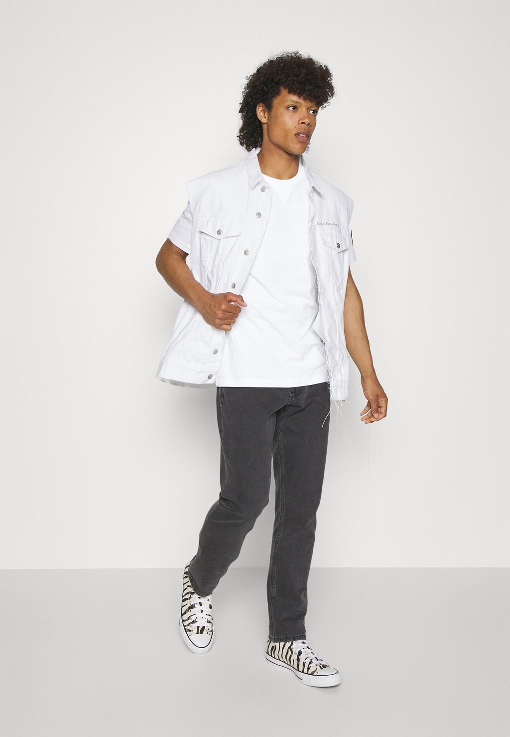 Базовая футболка Badge Regular Calvin Klein, ярко-белая
Базовая футболка Badge Regular Calvin Klein, ярко-белая